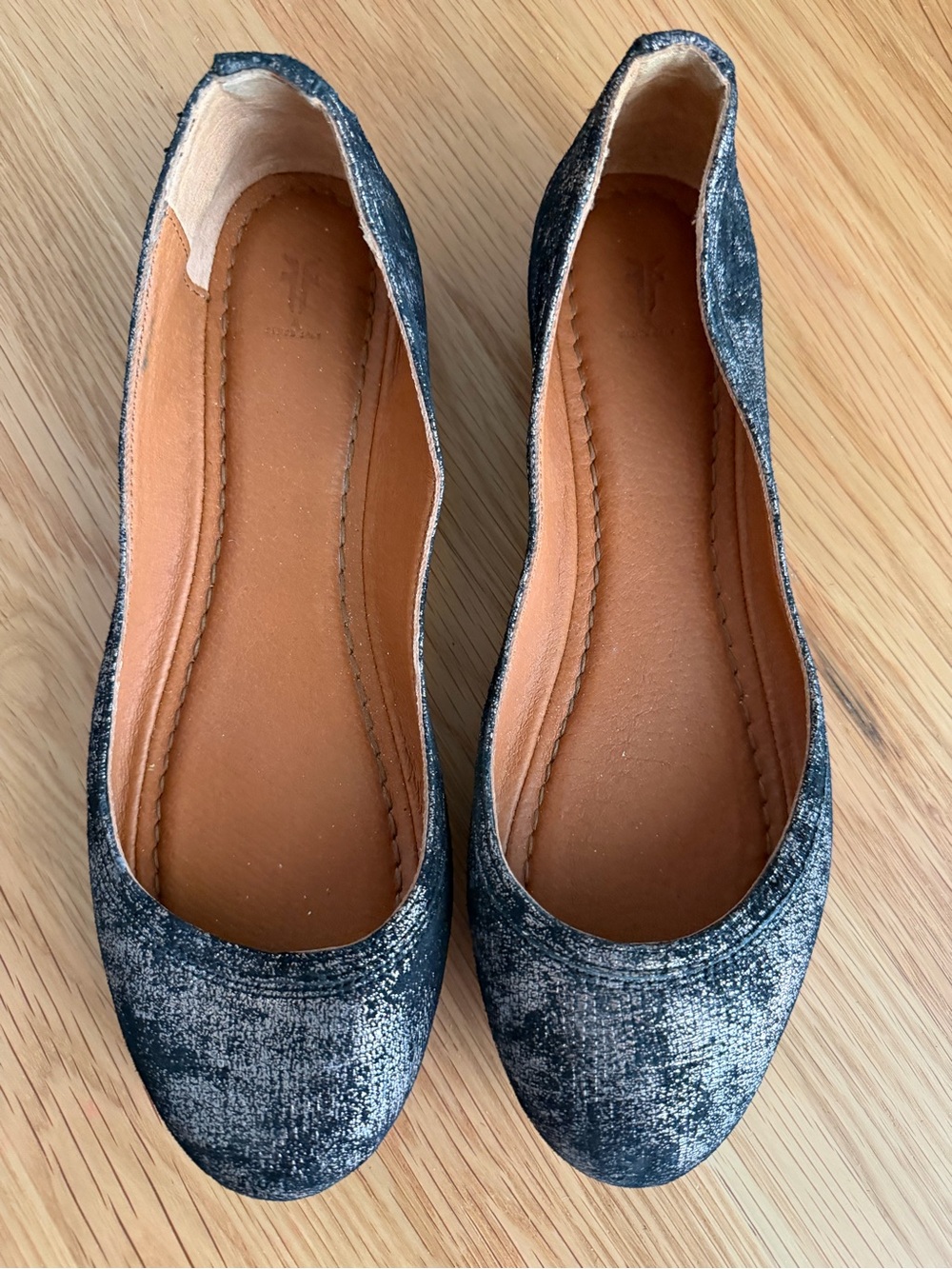 Frye Metallic Black Silver Leather Ballet Flats Women’s Size 8